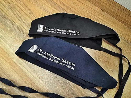 Gorro Cirúrgico Bordado Personalizado Kit com 2