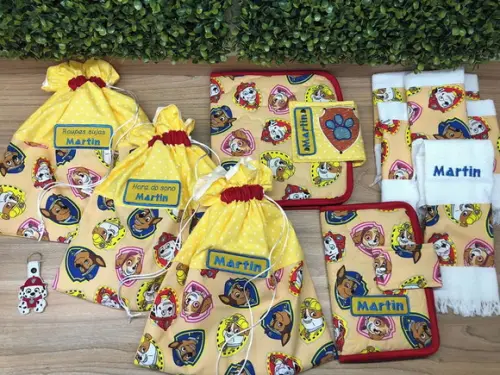 Kit Escolar e Crache Personalizado Volta as Aulas 11 Peças