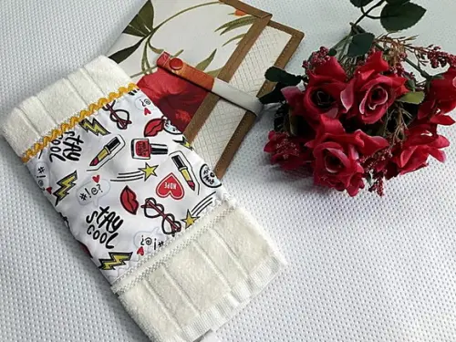 Toalha lavabo e 1 Carteira