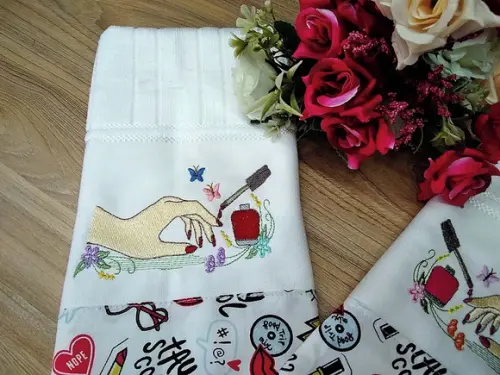 2 Toalha Manicure Bordadas e Personalizadas