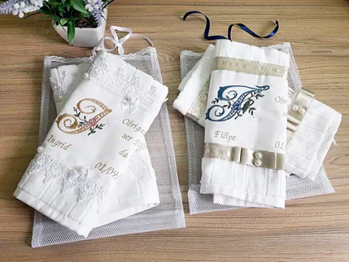 Toalha para Padrinho e Madrinha de Batismo Bordado
