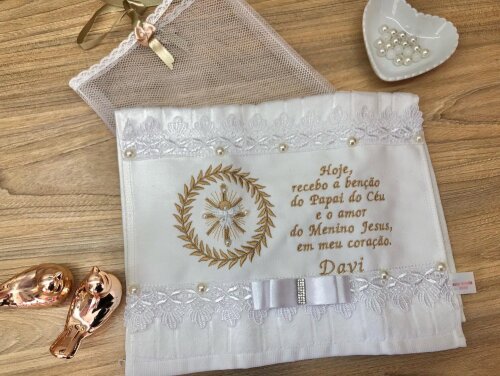 Toalha de Batizado Bordada Com Mensagem Nome e Data