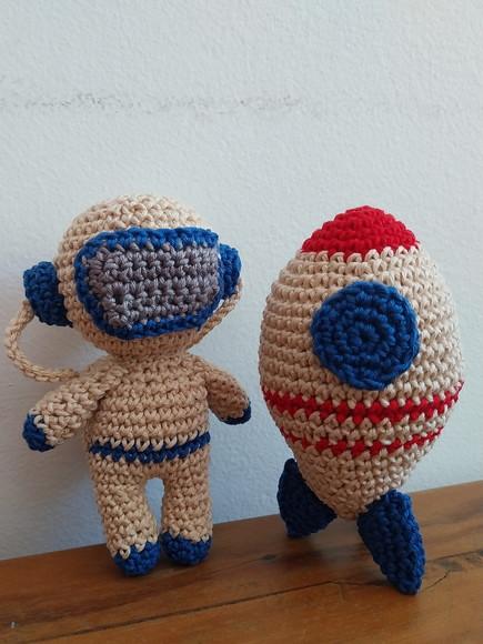 Amigurumi Astronauta com Foguete