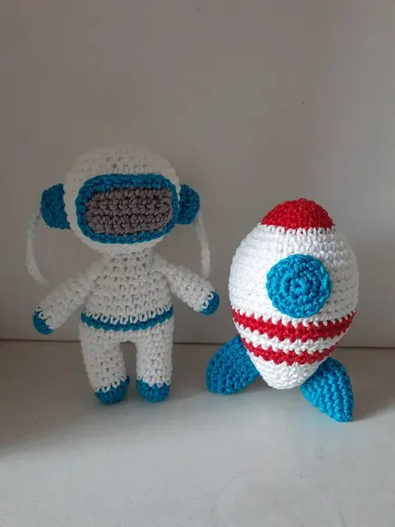 Amigurumi Astronauta com Foguete