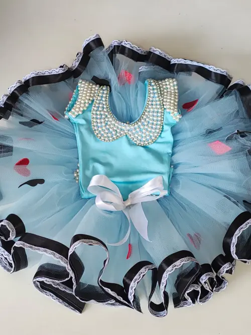 fantasia alice no pais das maravilhas