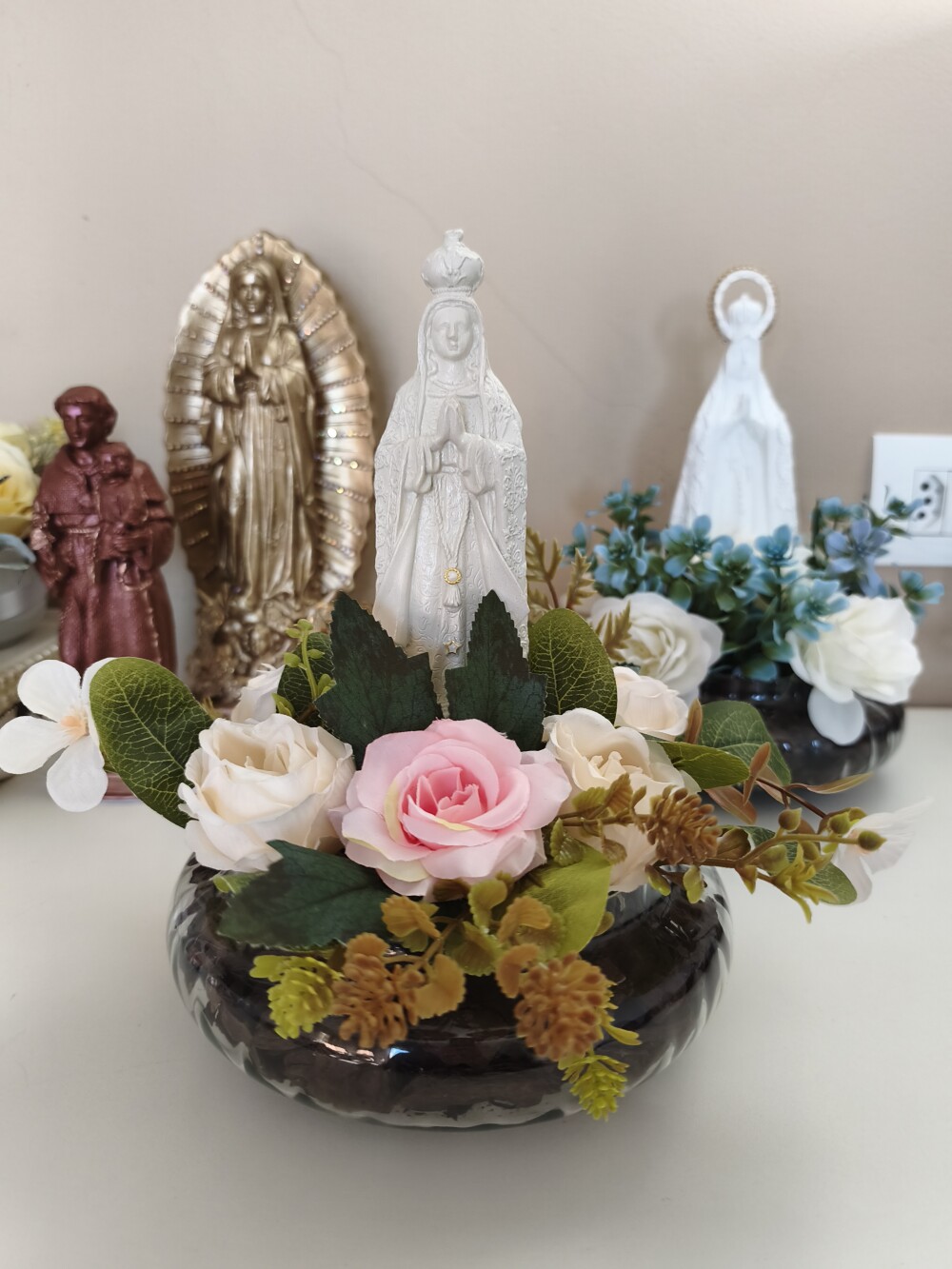 Arranjo Flores Permanentes com imagem de Nossa Senhora de Fátima