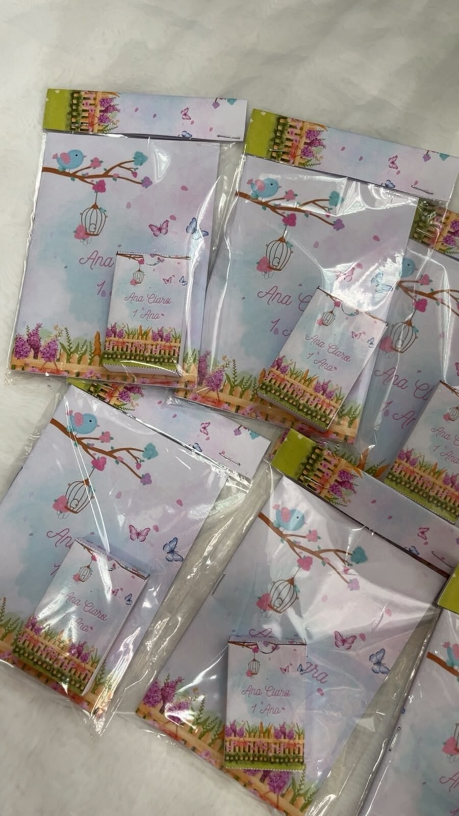 Livrinho de colorir + mini giz de cera