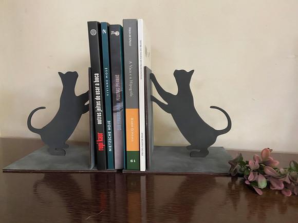 Aparador de Livros Gatos