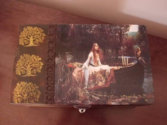 Baú Lady Of Shalott 01