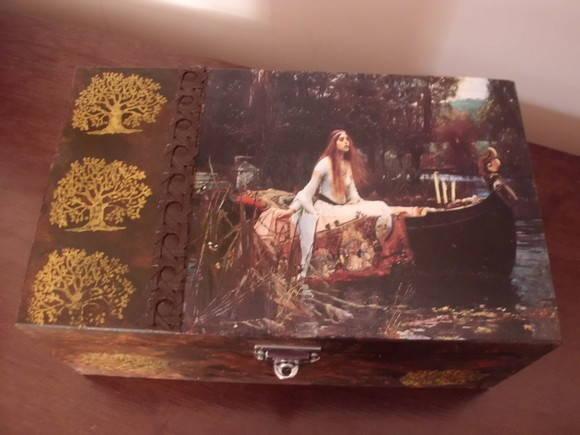 Baú Lady Of Shalott 01