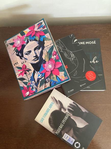 Caixa Livro Mulher e Flores
