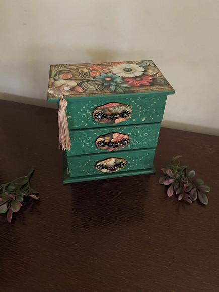 Mini Cômoda Floral para Bijuterias