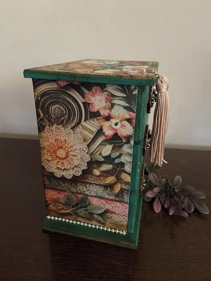Mini Cômoda Floral para Bijuterias
