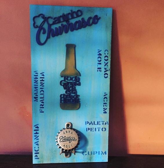 Placa com Abridor de Garrafas