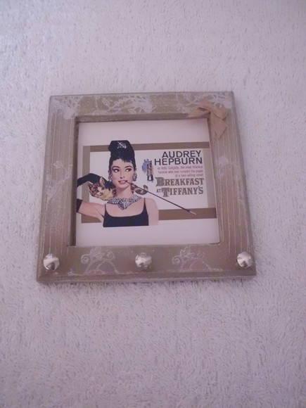 Porta Colar Audrey Hepburn