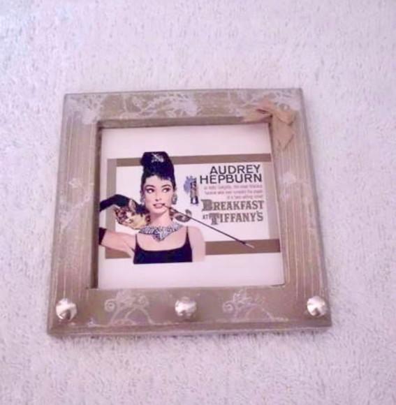 Porta Colar Audrey Hepburn