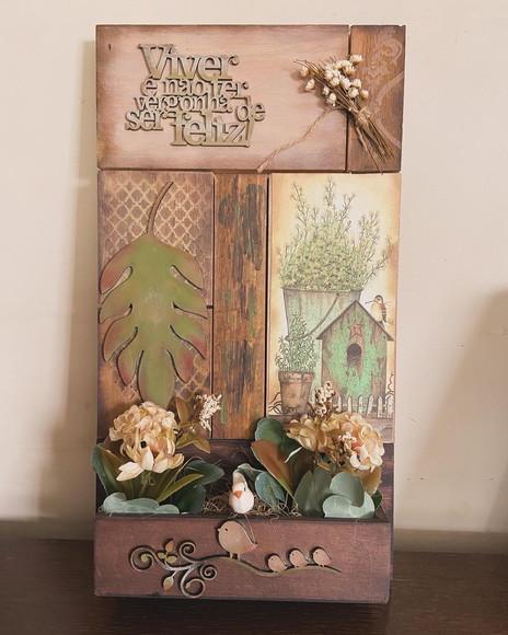 Quadro Floreira Rústica de Parede
