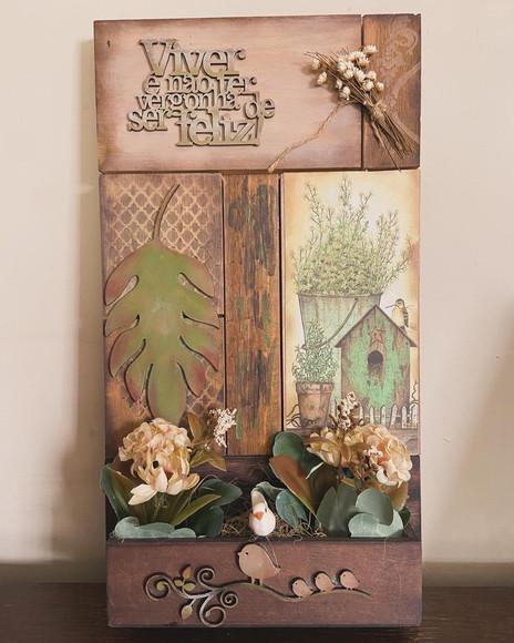 Quadro Floreira Rústica de Parede