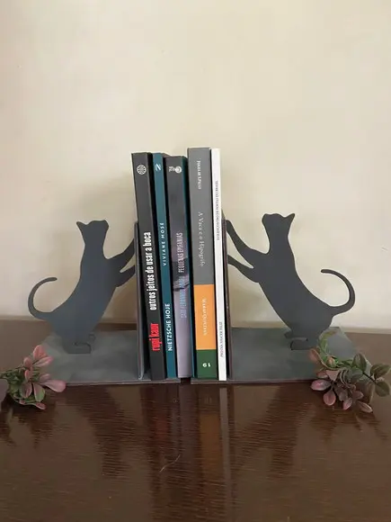 Aparador de Livros Gatos