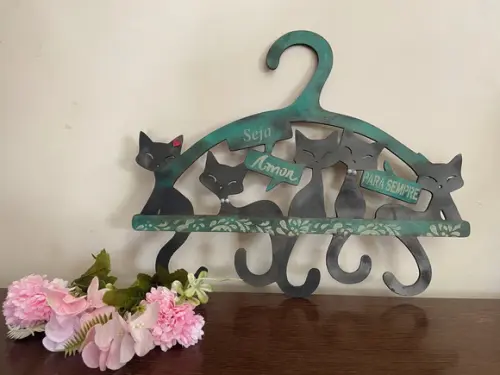 Cabide Lenços ou Colares Longos Gatos