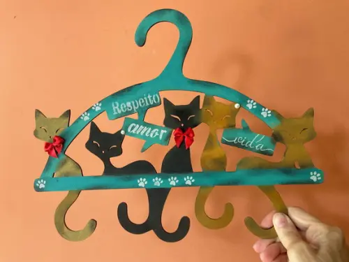 Cabide Lenços ou Colares Longos Gatos