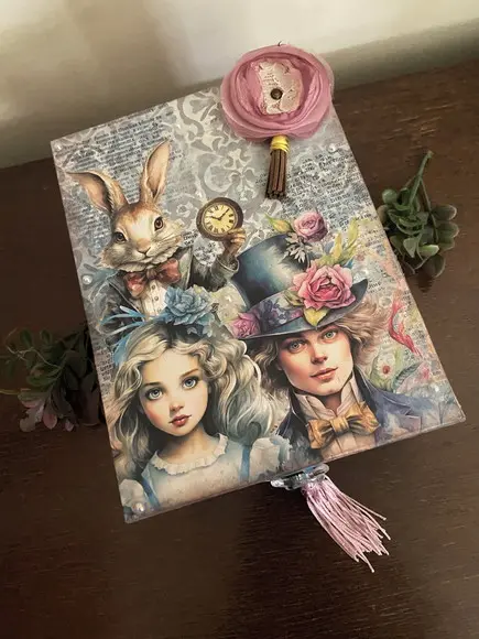 Caixa Baú Pequeno Alice no País das Maravilhas