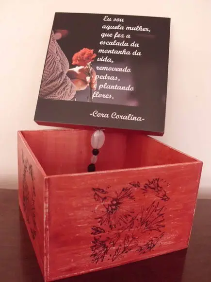 Caixa com Poemas Famosos