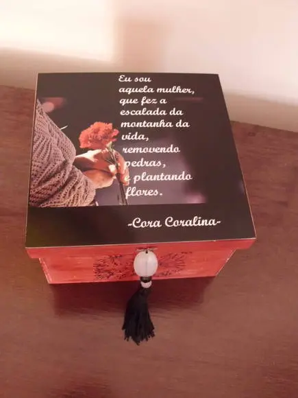 Caixa com Poemas Famosos