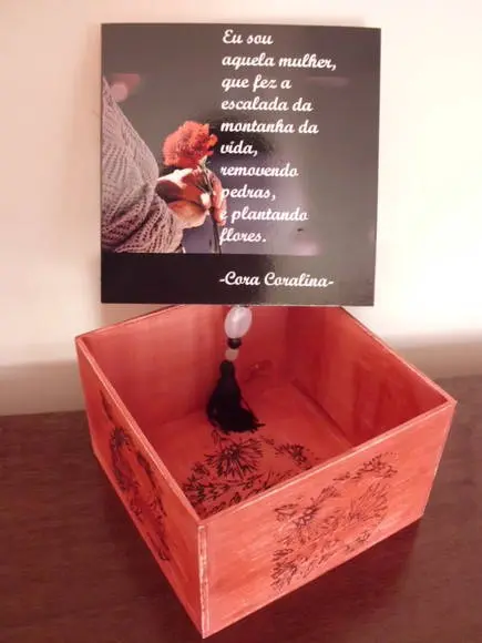 Caixa com Poemas Famosos