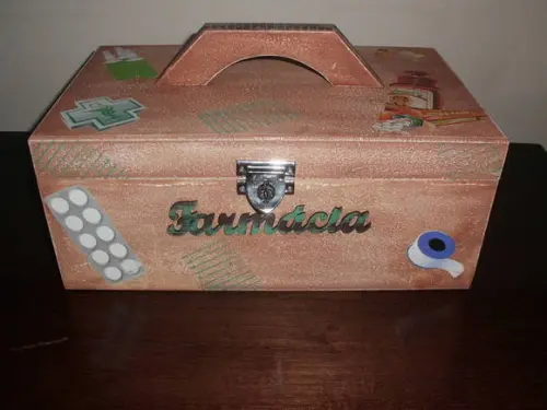 Caixa Maleta de Remédios Vintage