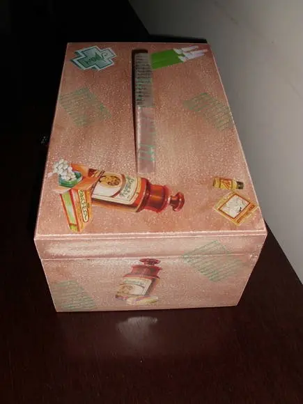 Caixa Maleta de Remédios Vintage
