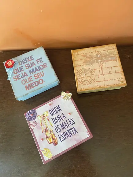 Caixas com Frases