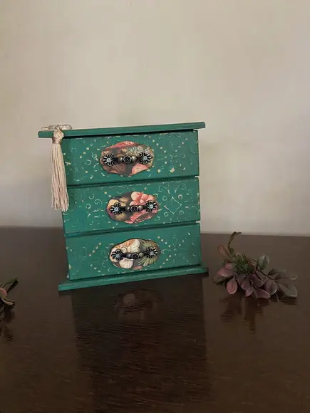 Mini Cômoda Floral para Bijuterias