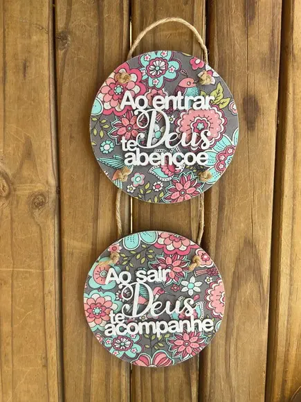 Placa de Porta ao Entrar Deus Te Abençoe