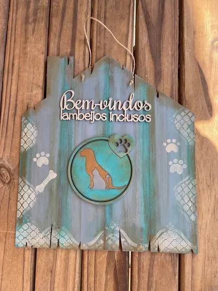 Placa Pet Bem Vindos Lambeijos Inclusos