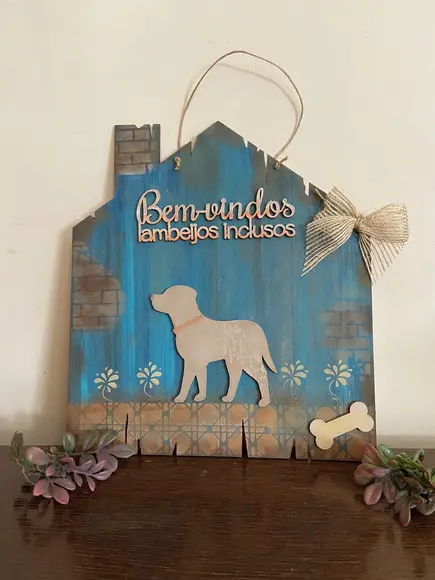 Placa Pet Bem Vindos Lambeijos Inclusos