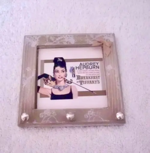Porta Colar Audrey Hepburn