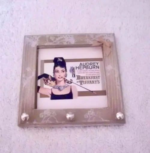 Porta Colar Audrey Hepburn