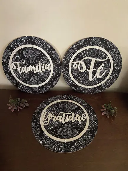 Trio de Mandalas em Tecido e Pérolas