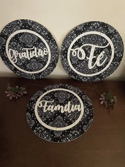 Trio de Mandalas em Tecido e Pérolas