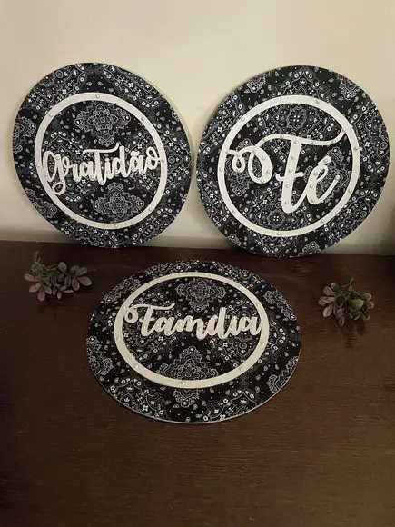 Trio de Mandalas em Tecido e Pérolas