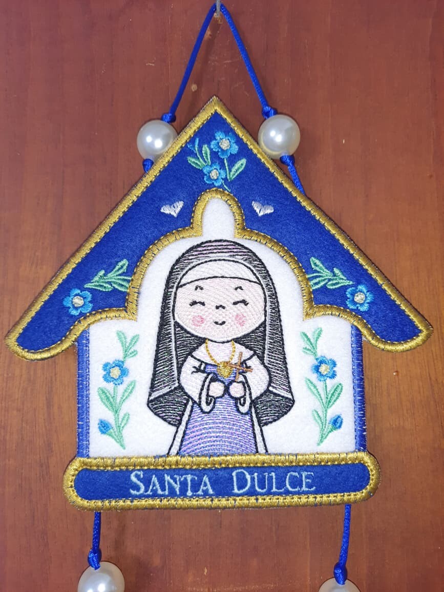 Adorno de Porta Bordado Santa Dulce dos Pobres
