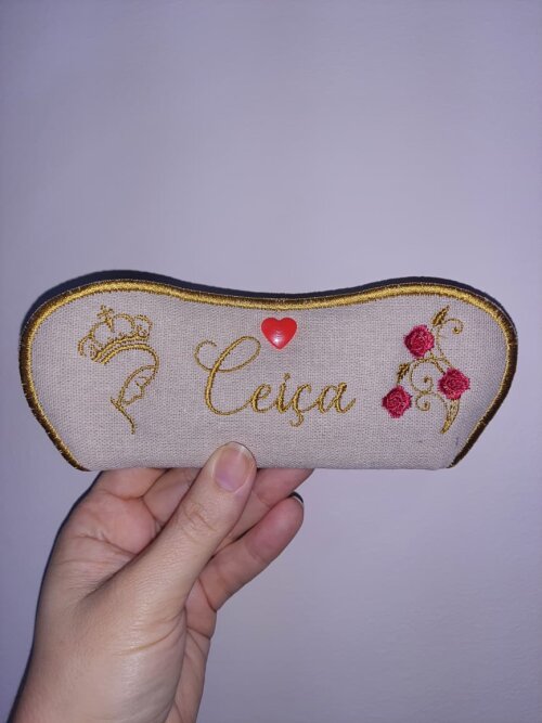 Porta Óculos Personalizado com Nome Bordado Estilo Slim Nossa Senhora