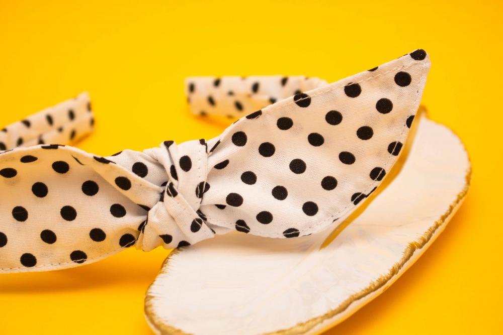TIARA | TRICOLINE COM BOLINHAS LAÇO | BRANCO COM BOLINHA PRETA