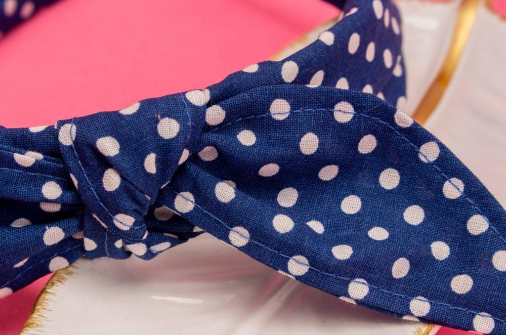TIARA | TRICOLINE COM BOLINHAS LAÇO | AZUL MARINHO BOLINHA BRANC