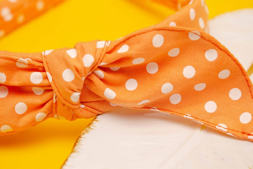 TIARA | TRICOLINE COM BOLINHAS LAÇO | LARANJA BOLINHA BRANCA