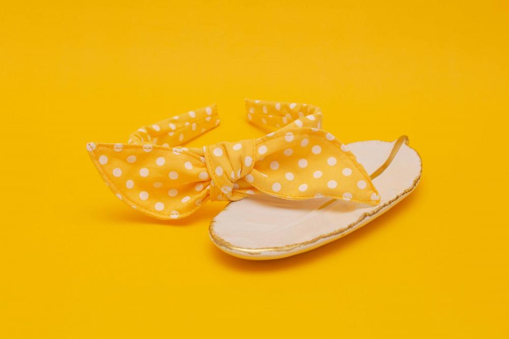 TIARA | TRICOLINE COM BOLINHAS LAÇO | AMARELO BOLINHA BRANCA