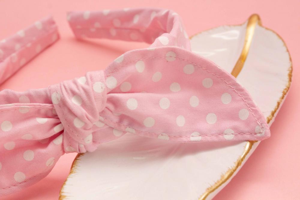 TIARA | TRICOLINE COM BOLINHAS LAÇO | ROSA CLARO BOLINHA BRANCA