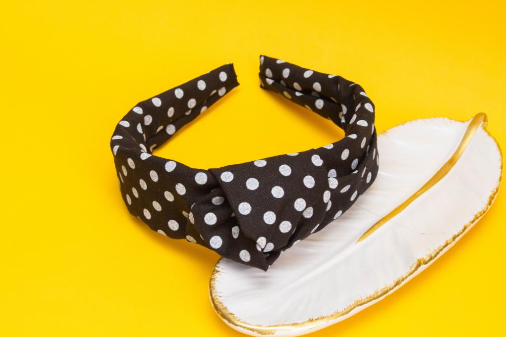 TIARA | TRICOLINE COM BOLINHA NÓ TURBANTE  | PRETA