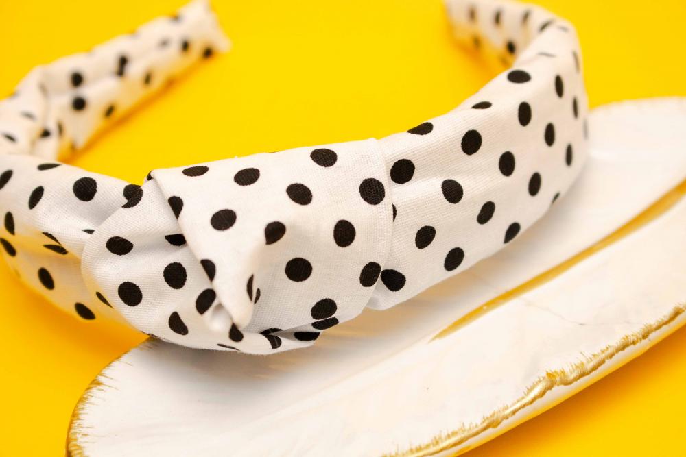 TIARA | TRICOLINE COM BOLINHA NÓ TURBANTE | BRANCO BOLINHA PRETA